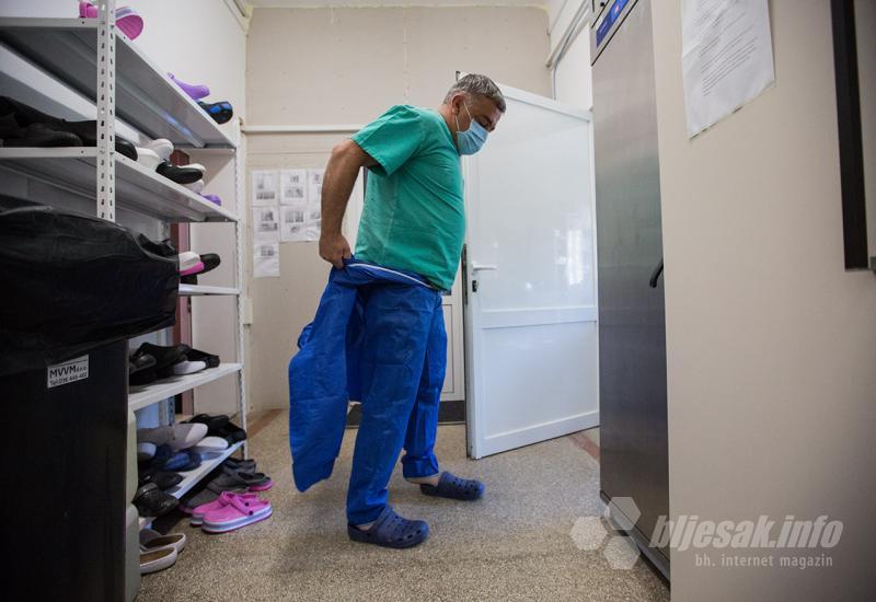 Anestetičar, Alen Džidić  se priprema za ulazak u Respiracijski centar - Bljesak.info donosi 